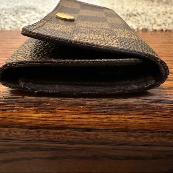 LV Key Chain Holder - Picture 7 of 8